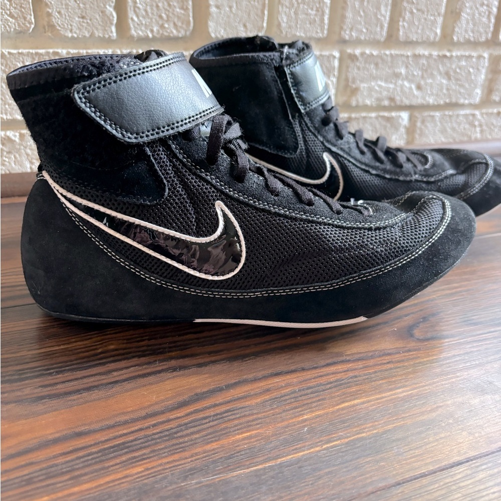 Nike Wrestling shoes. Black/white. Size 9.5 (men’s). GUC